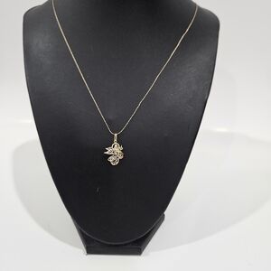 Delicate Gold Floral Pendant Necklace